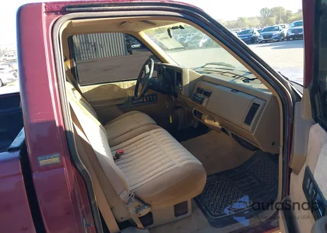 1993 Chevrolet Gmt-400 C1500 z USA, uszkodzony, nr VIN 1GCEC14K3PZ250529